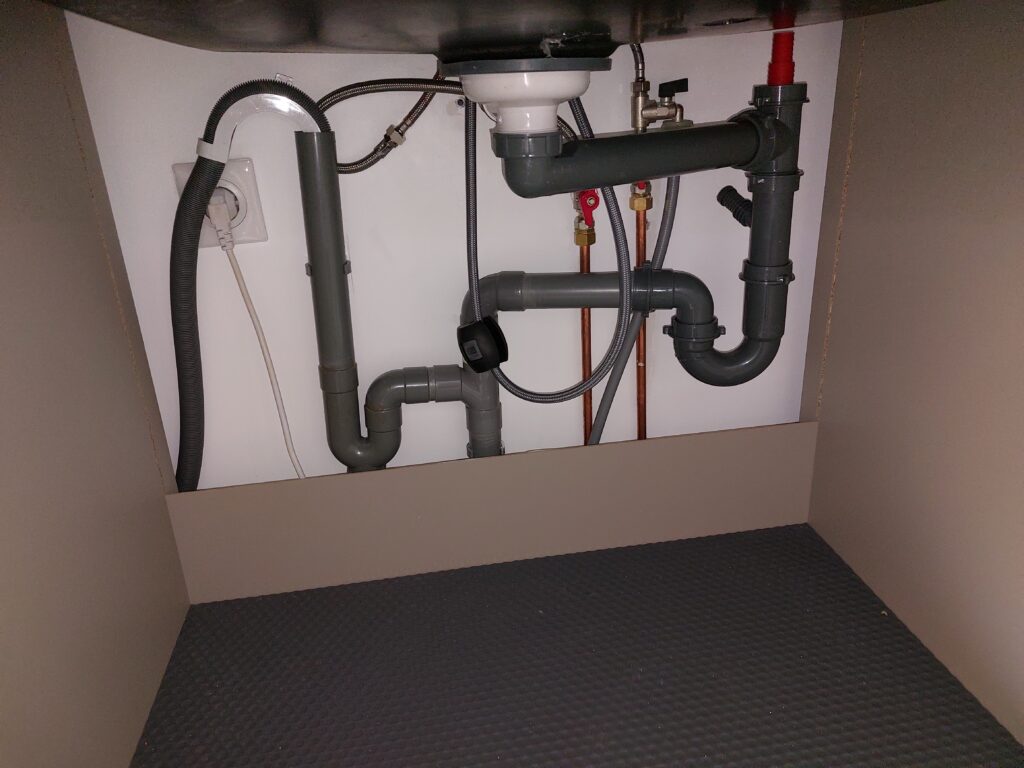 Installation plomberie sous évier – siphons et évacuations – Juvisy-sur-Orge Essonne